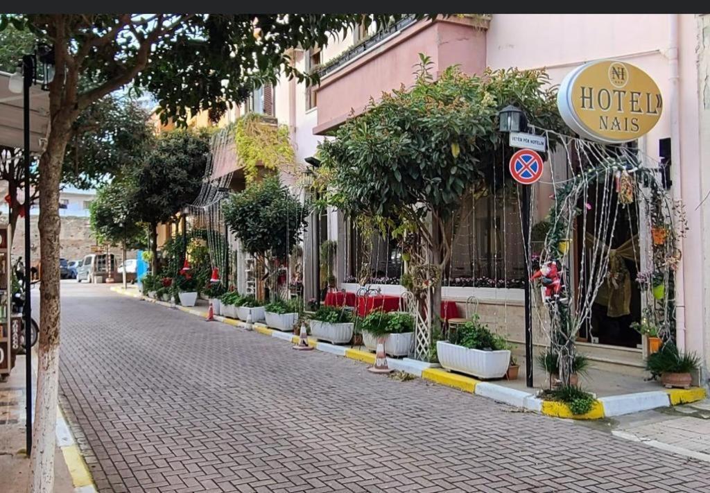 Nais Hotel 3*